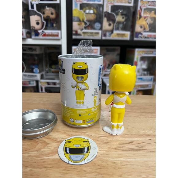 EXCLUSIVE LIMITED EDITION Yellow Ranger Funko Soda Power Rangers Shop LE Morphin - Picture 2 of 2